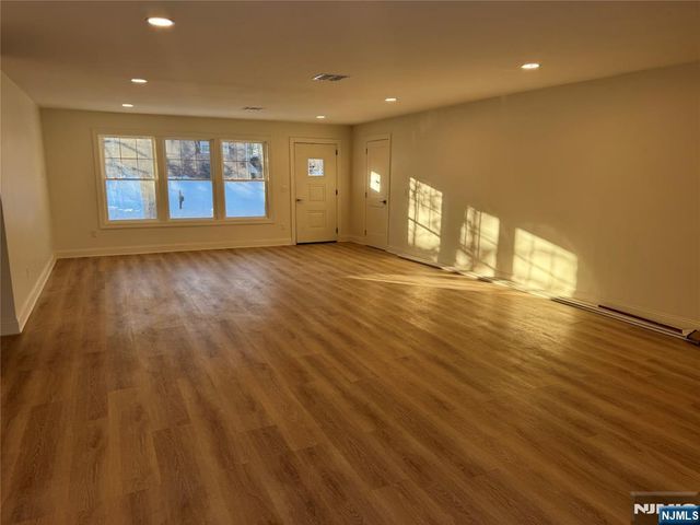 19 Lavina Terrace, Wayne, NJ 07470