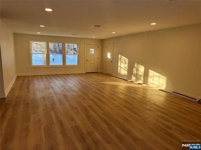 19 Lavina Terrace, Wayne, NJ 07470