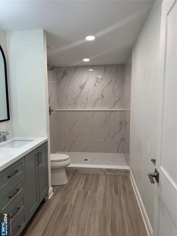 19 Lavina Terrace, Wayne, NJ 07470