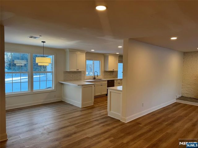 19 Lavina Terrace, Wayne, NJ 07470