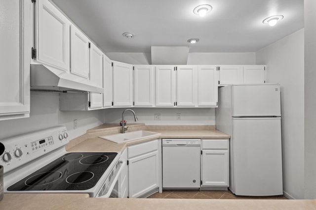 2220 Ridge Drive 16, Saint Louis Park, MN 55416