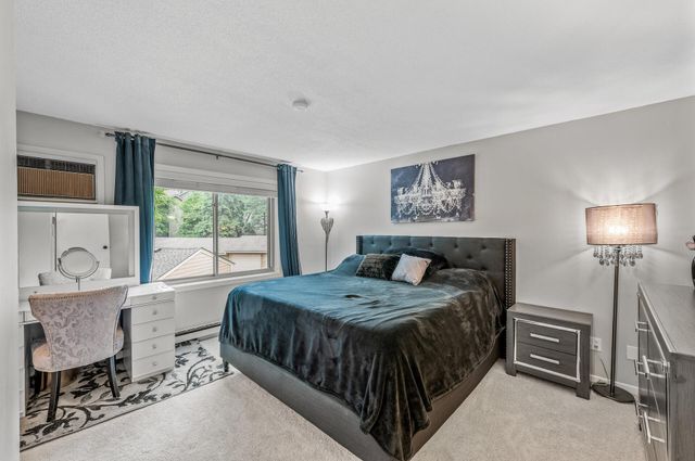 2220 Ridge Drive 16, Saint Louis Park, MN 55416