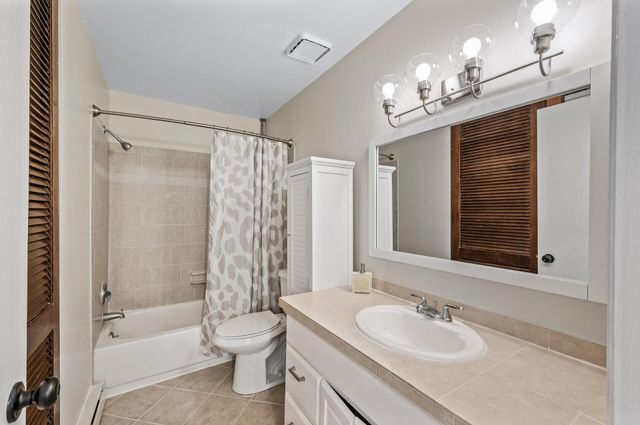 2220 Ridge Drive 16, Saint Louis Park, MN 55416