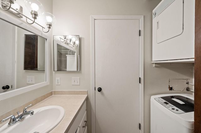 2220 Ridge Drive 16, Saint Louis Park, MN 55416