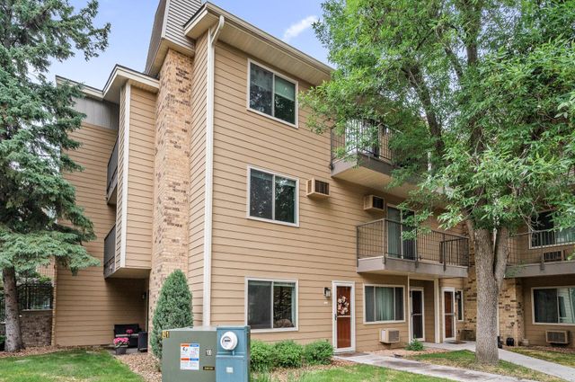 2220 Ridge Drive 16, Saint Louis Park, MN 55416