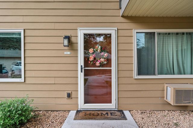 2220 Ridge Drive 16, Saint Louis Park, MN 55416