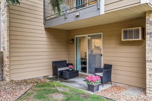 2220 Ridge Drive 16, Saint Louis Park, MN 55416