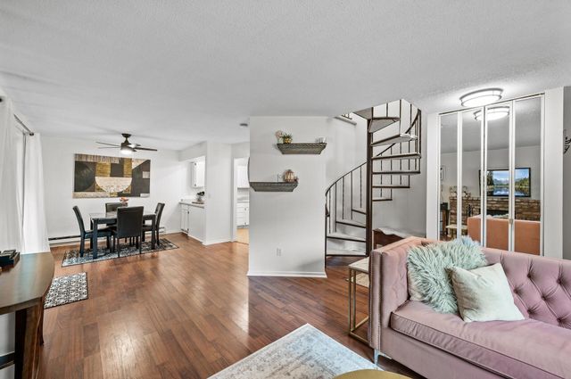 2220 Ridge Drive 16, Saint Louis Park, MN 55416