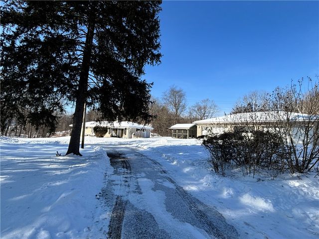 104 & 106 7th Street Ext, Trafford, PA 15085