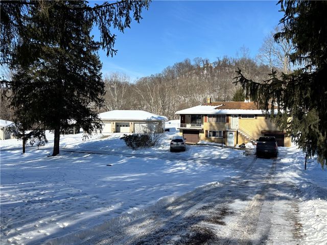 104 & 106 7th Street Ext, Trafford, PA 15085