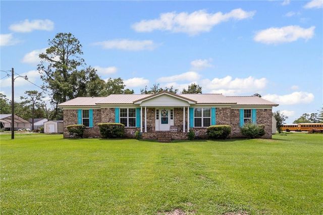 14230 Wintzell S Avenue, Bayou La Batre, AL 36509