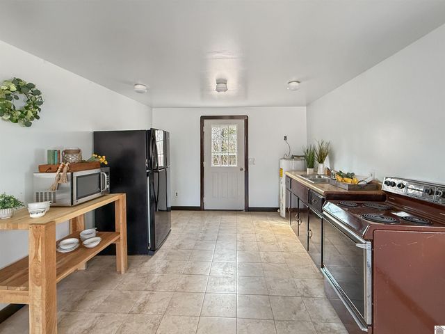 163 Hesley, New Concord, KY 42076