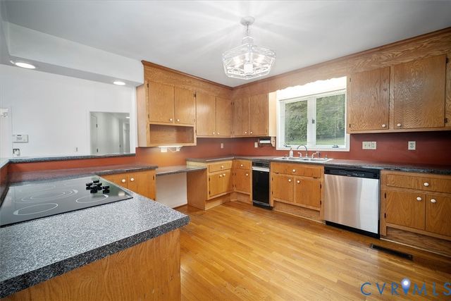 1571 Mount Vernon St, Petersburg, VA 23805