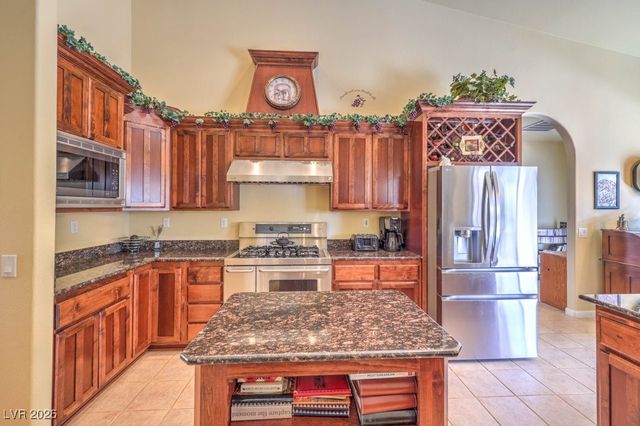 2061 Iroquois Avenue, Pahrump, NV 89048