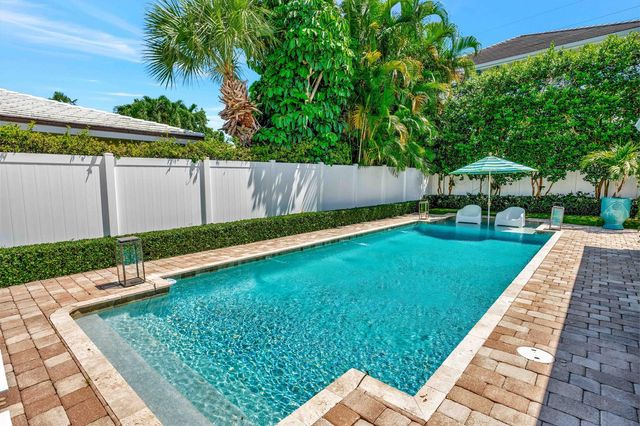 136 Worth Court S, West Palm Beach, FL 33405