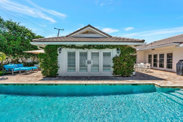 136 Worth Court S, West Palm Beach, FL 33405