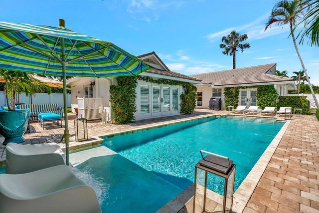 136 Worth Court S, West Palm Beach, FL 33405