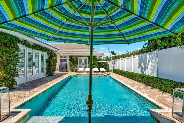 136 Worth Court S, West Palm Beach, FL 33405