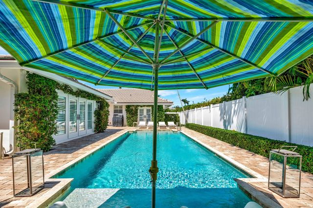 136 Worth Court S, West Palm Beach, FL 33405