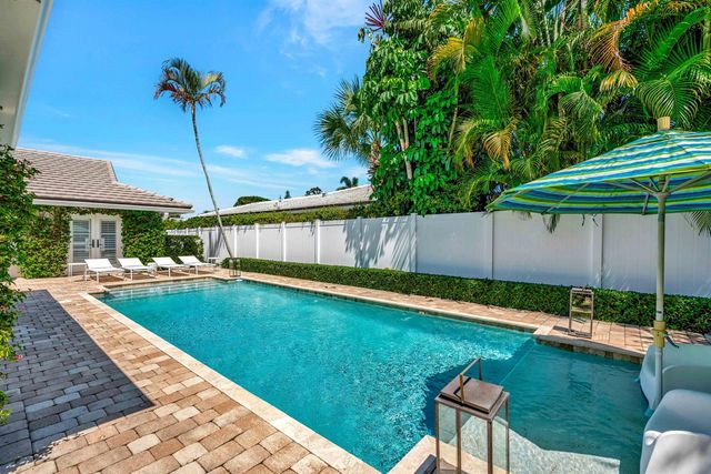 136 Worth Court S, West Palm Beach, FL 33405