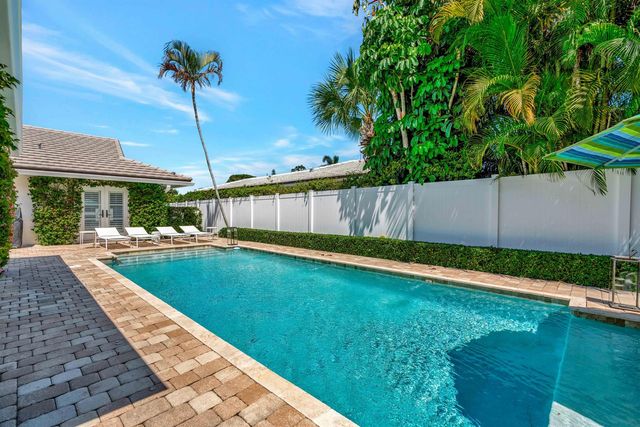 136 Worth Court S, West Palm Beach, FL 33405