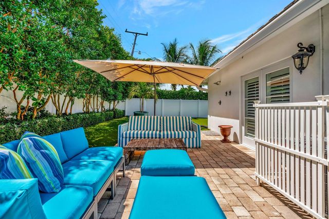 136 Worth Court S, West Palm Beach, FL 33405