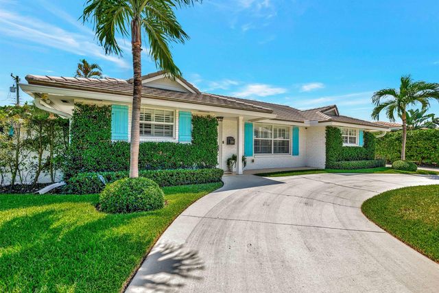 136 Worth Court S, West Palm Beach, FL 33405