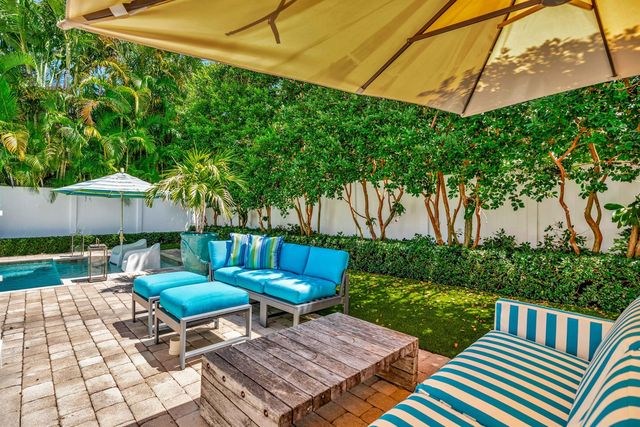 136 Worth Court S, West Palm Beach, FL 33405