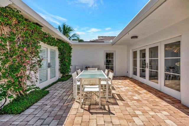 136 Worth Court S, West Palm Beach, FL 33405