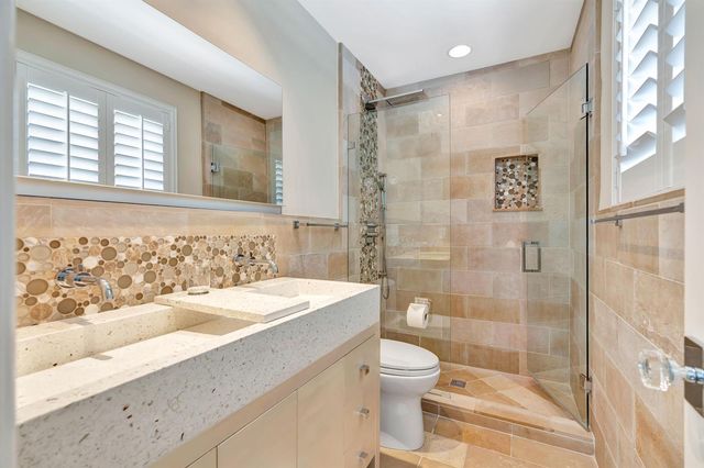 136 Worth Court S, West Palm Beach, FL 33405