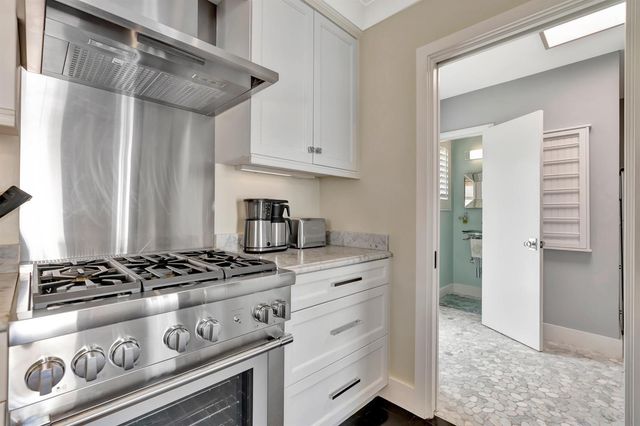 136 Worth Court S, West Palm Beach, FL 33405