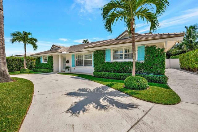136 Worth Court S, West Palm Beach, FL 33405
