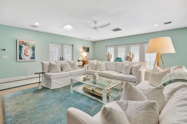 136 Worth Court S, West Palm Beach, FL 33405