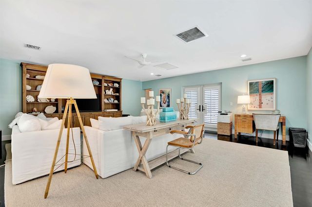 136 Worth Court S, West Palm Beach, FL 33405