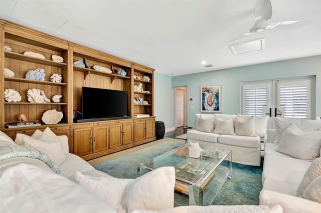 136 Worth Court S, West Palm Beach, FL 33405