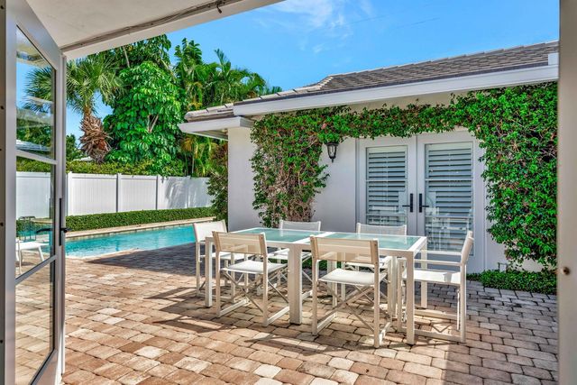 136 Worth Court S, West Palm Beach, FL 33405