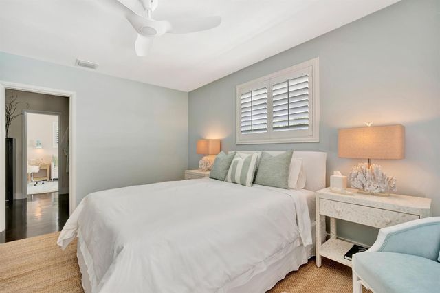 136 Worth Court S, West Palm Beach, FL 33405