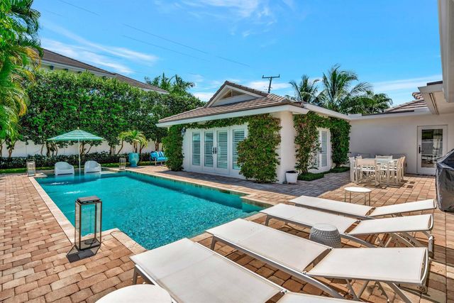 136 Worth Court S, West Palm Beach, FL 33405