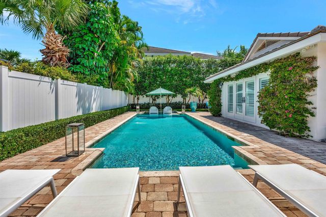 136 Worth Court S, West Palm Beach, FL 33405