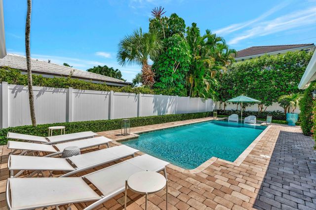 136 Worth Court S, West Palm Beach, FL 33405