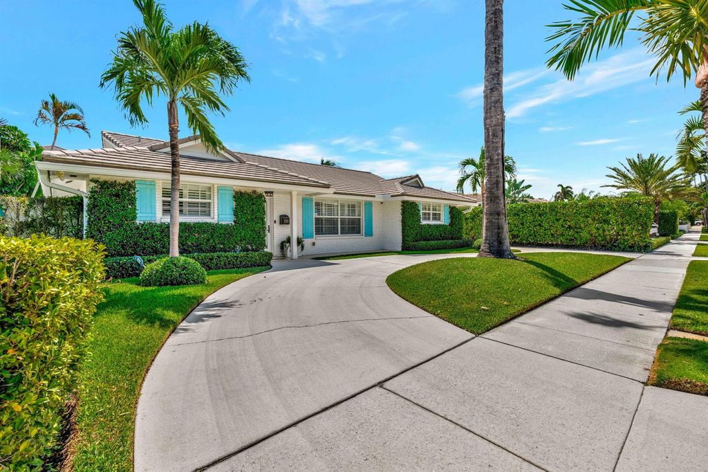 136 Worth Court S, West Palm Beach, FL 33405