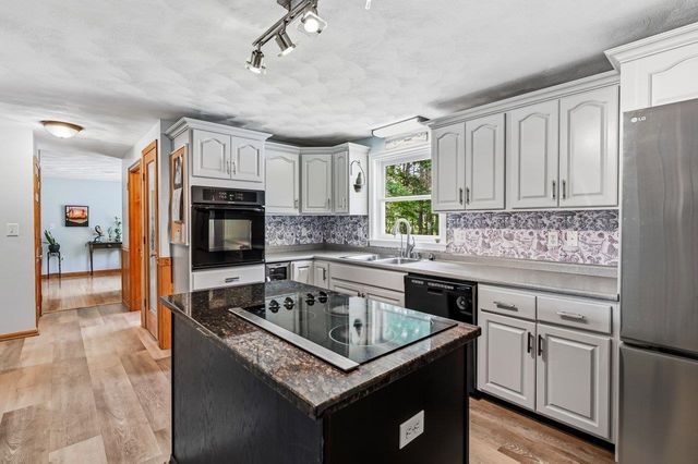 85 Karlin Road, Fremont, NH 03044