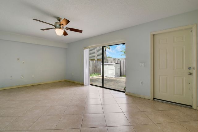 2218 22nd Way, West Palm Beach, FL 33407