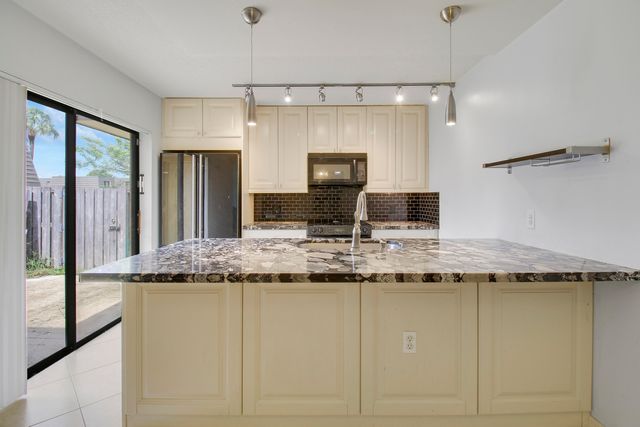 2218 22nd Way, West Palm Beach, FL 33407