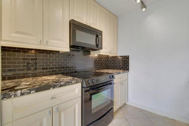 2218 22nd Way, West Palm Beach, FL 33407