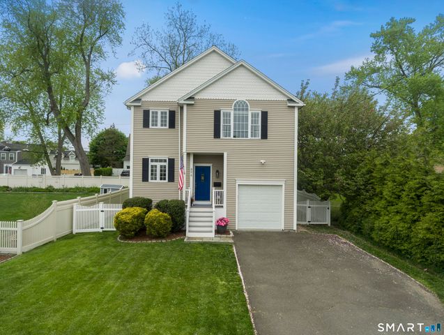 896 Riverside Drive, Fairfield, CT 06824