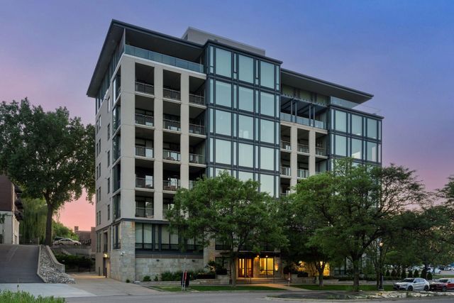 301 Kenwood Parkway 602, Minneapolis, MN 55403