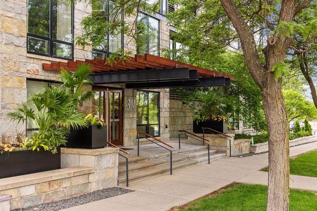 301 Kenwood Parkway 602, Minneapolis, MN 55403