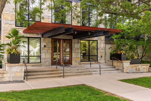 301 Kenwood Parkway 602, Minneapolis, MN 55403