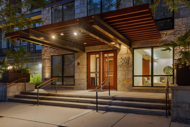 301 Kenwood Parkway 602, Minneapolis, MN 55403